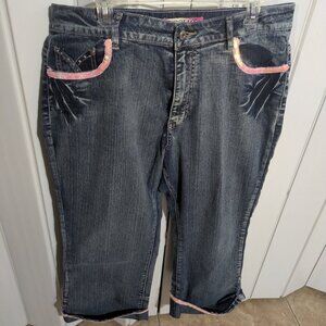 ~NWOT Women's Must Have Capri jeans...